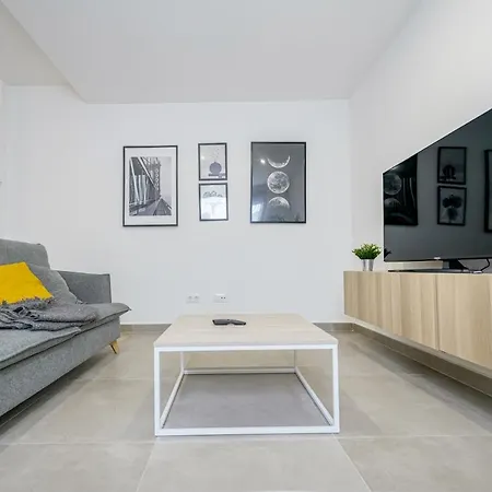 Moott Homes Casa De Leones Apto 2